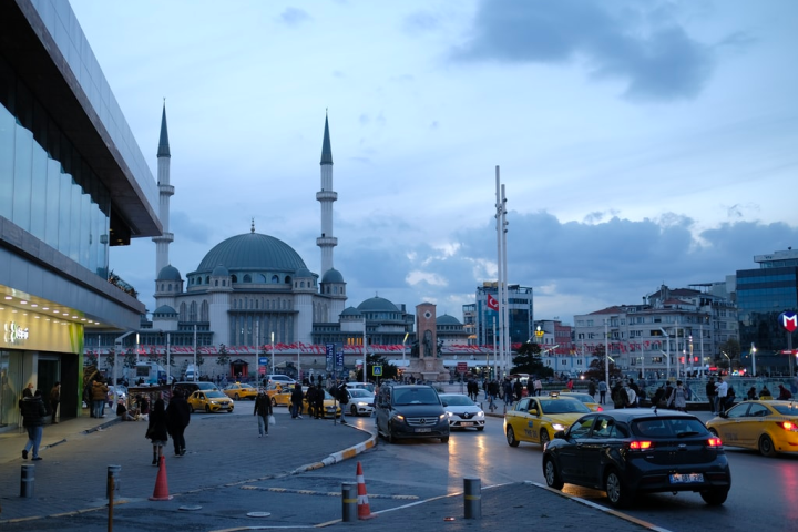 a city street filled with lots of traffic